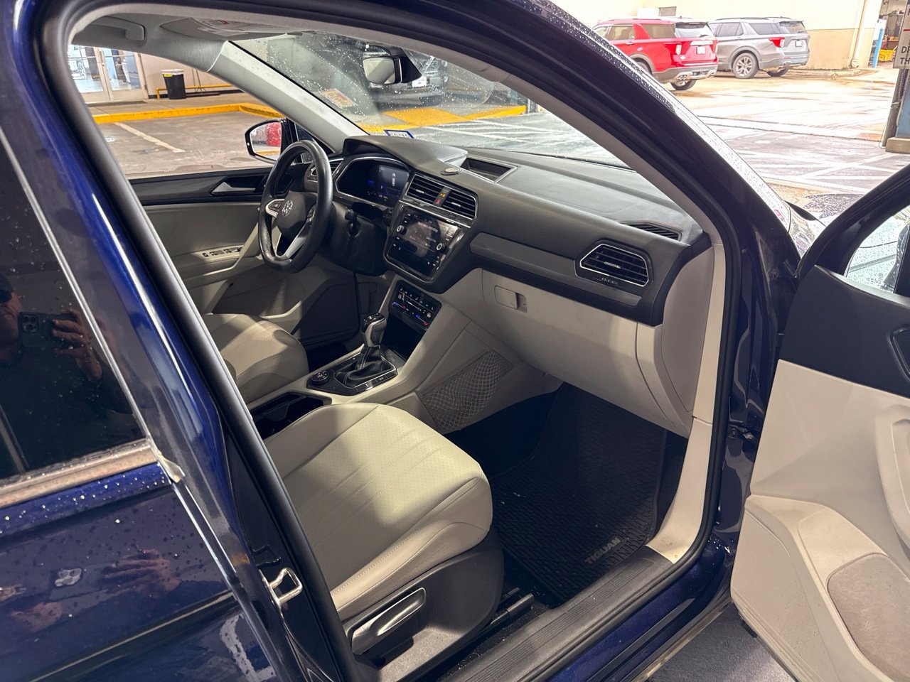 Used 2023 Volkswagen Tiguan SE AWD/4WD image 15