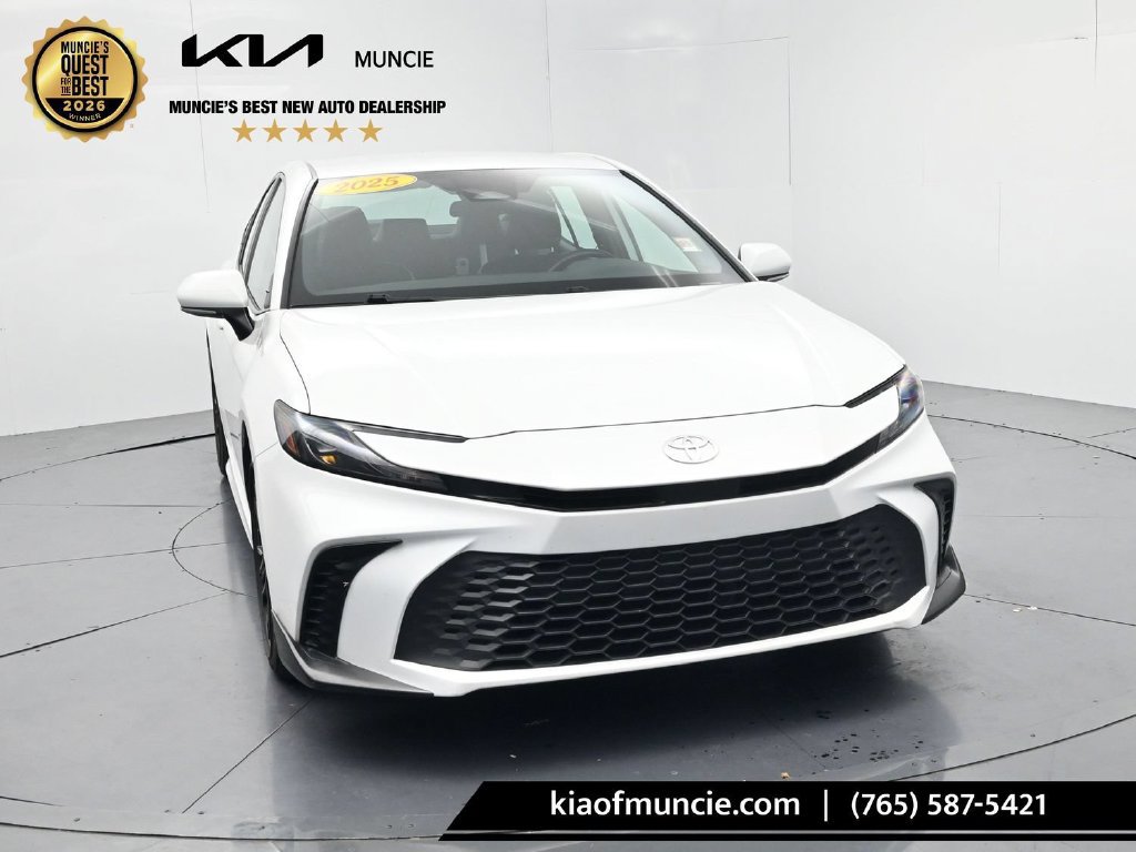 Used 2025 Toyota Camry SE FWD image 2