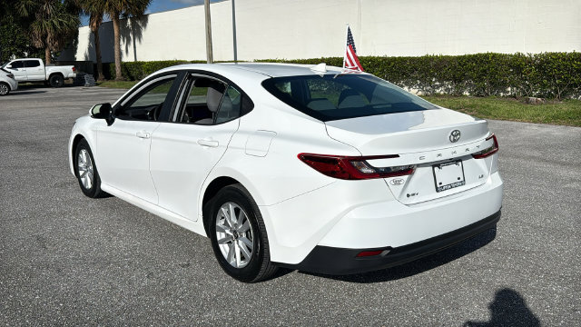Used 2025 Toyota Camry LE w/ Convenience Package FWD image 5