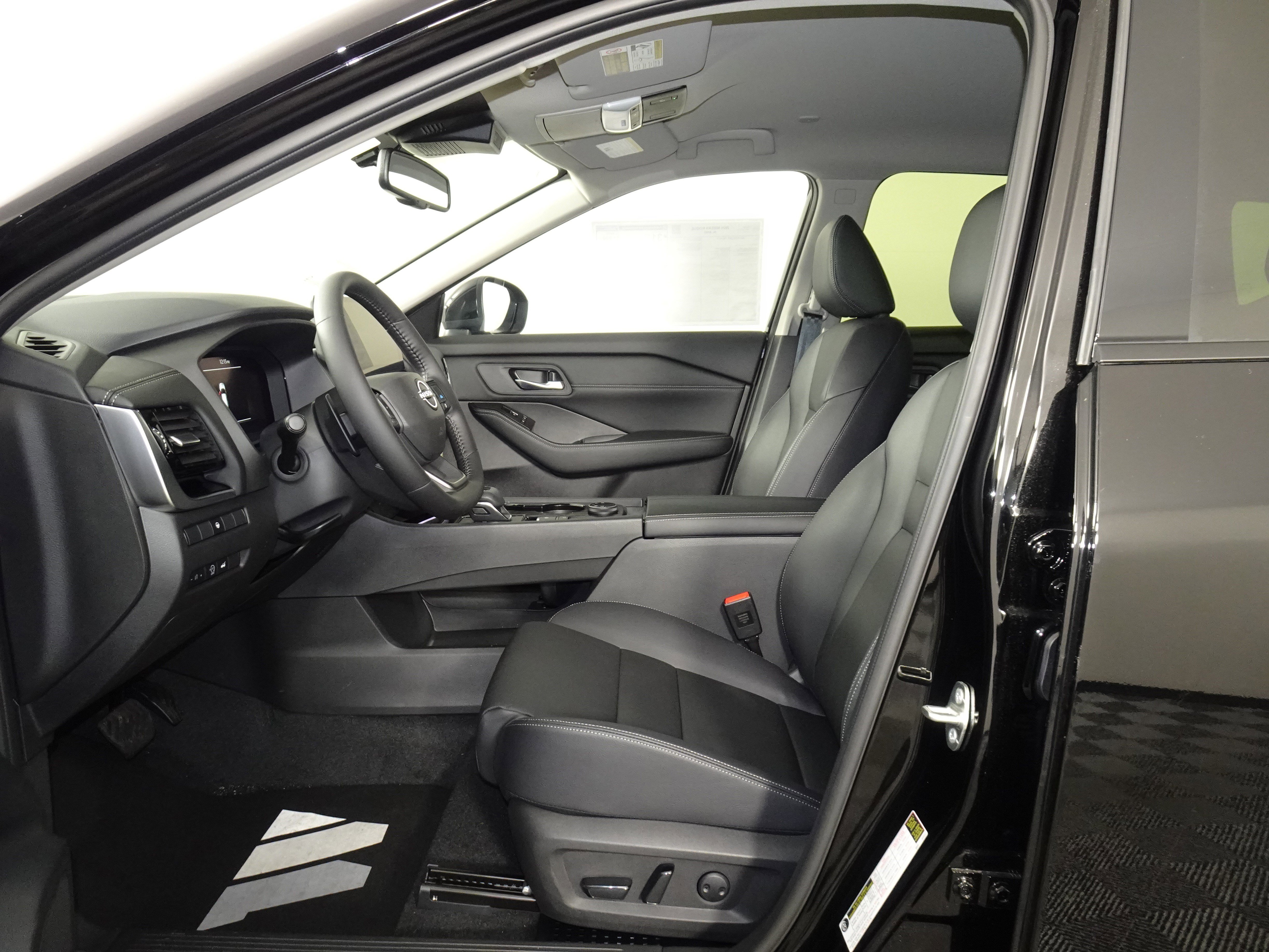 New 2025 Nissan Rogue SL image 4