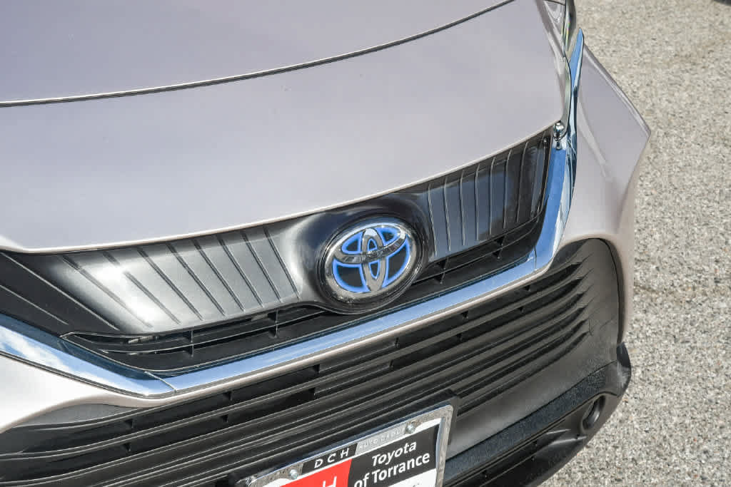 Certified 2024 Toyota Venza LE AWD/4WD image 5