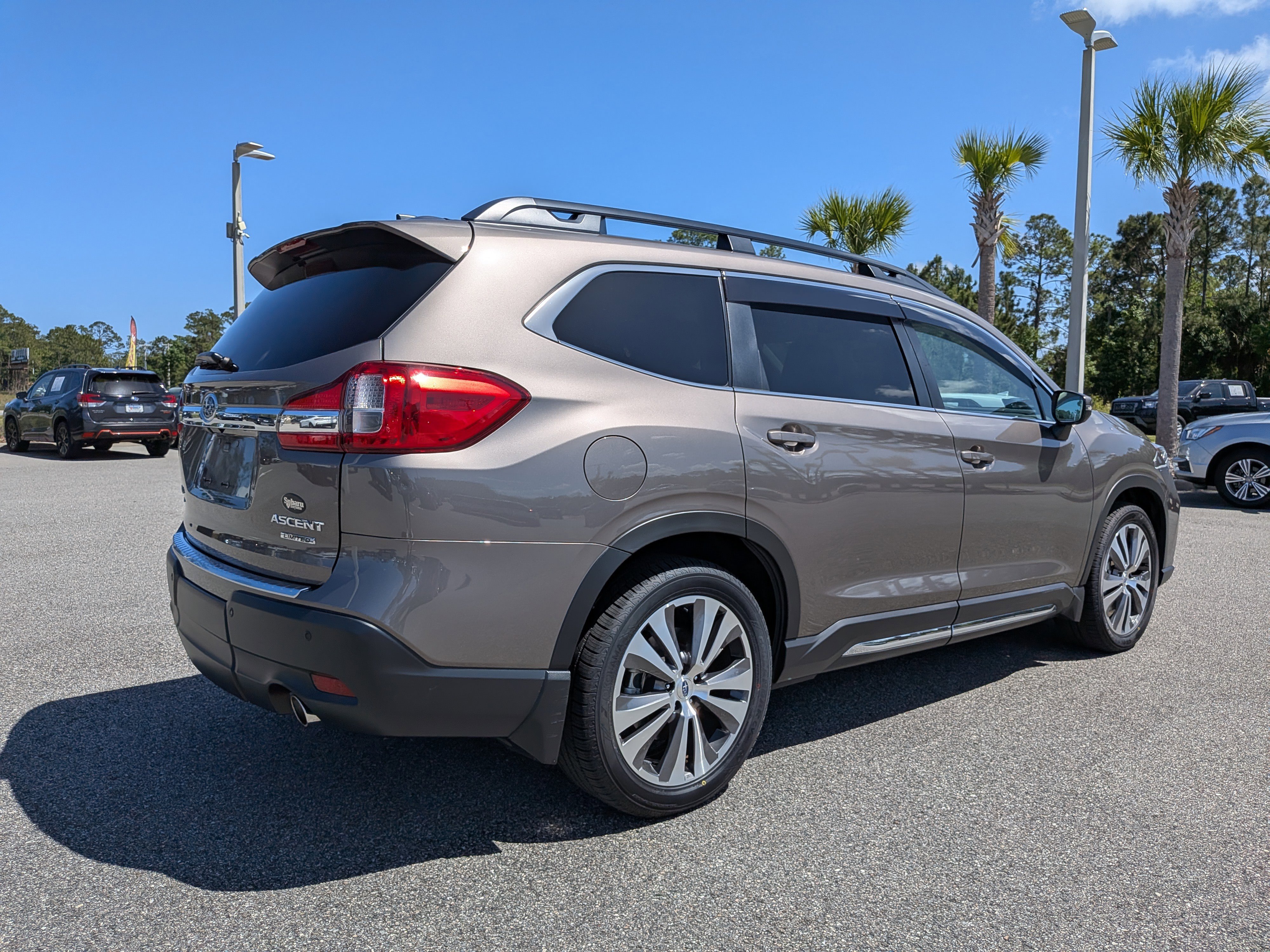 Certified 2022 Subaru Ascent Limited w/ Technology Package image 4