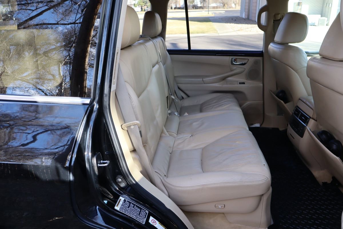 Used 2011 Lexus LX 570 4WD w/ Luxury Pkg image 21