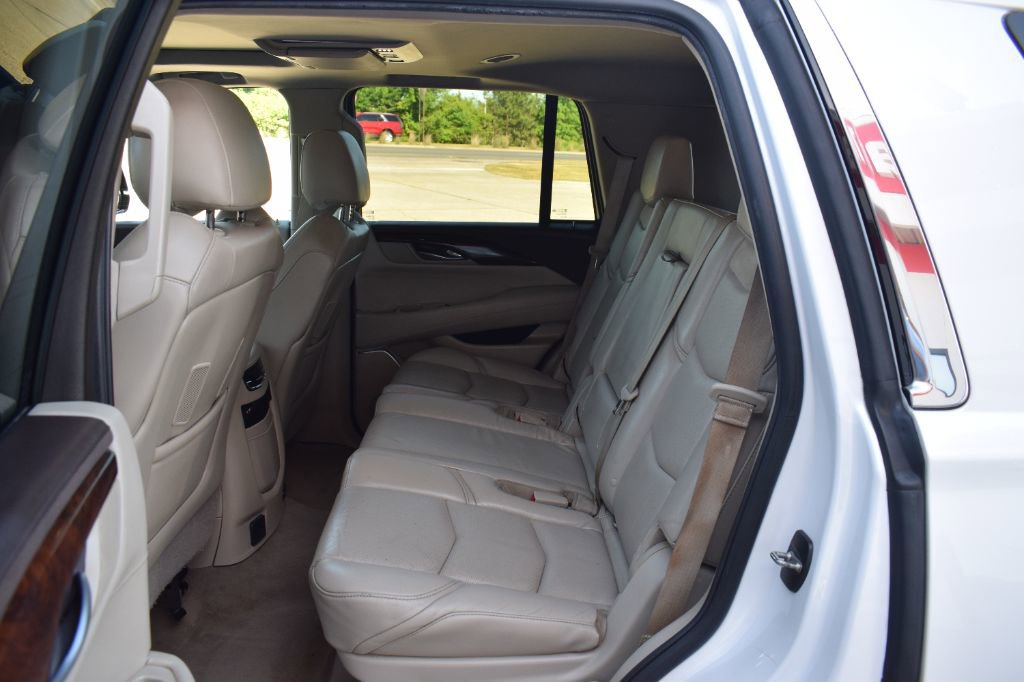 Used 2016 Cadillac Escalade Luxury AWD/4WD image 9