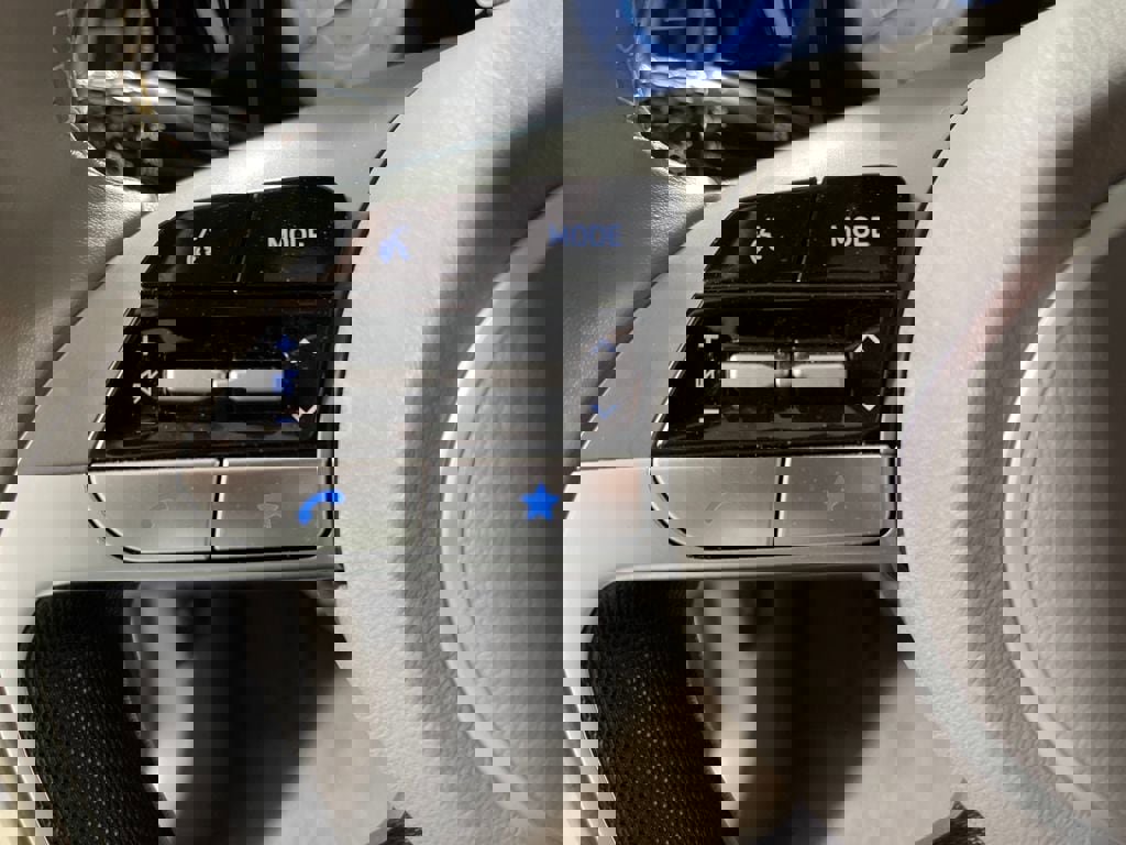 Certified 2025 Hyundai Elantra SEL image 28