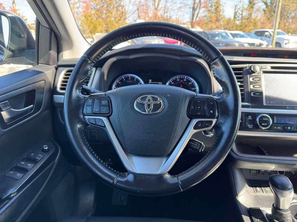 Used 2019 Toyota Highlander XLE image 20