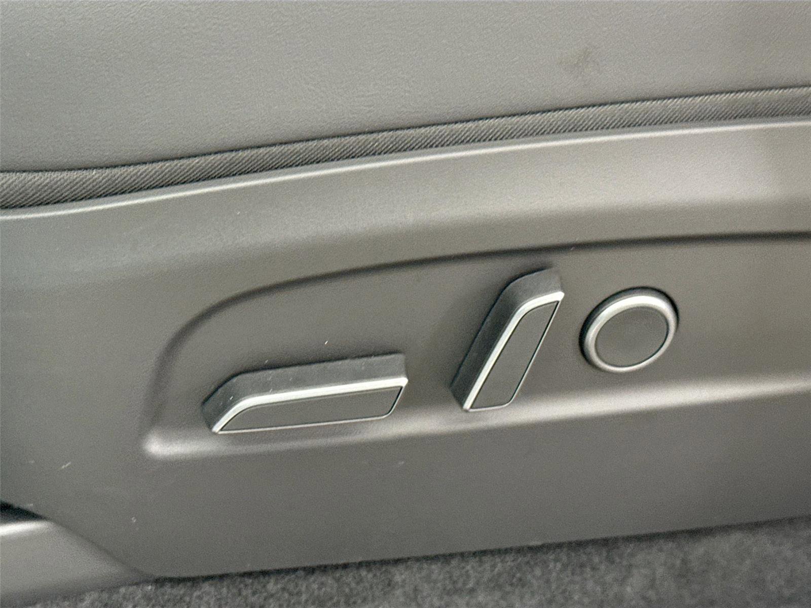 Used 2026 Tesla Model Y 2WD image 7