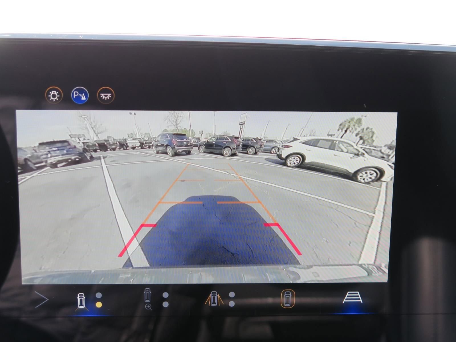 Used 2025 Chevrolet Equinox LT w/ Convenience Package II image 12