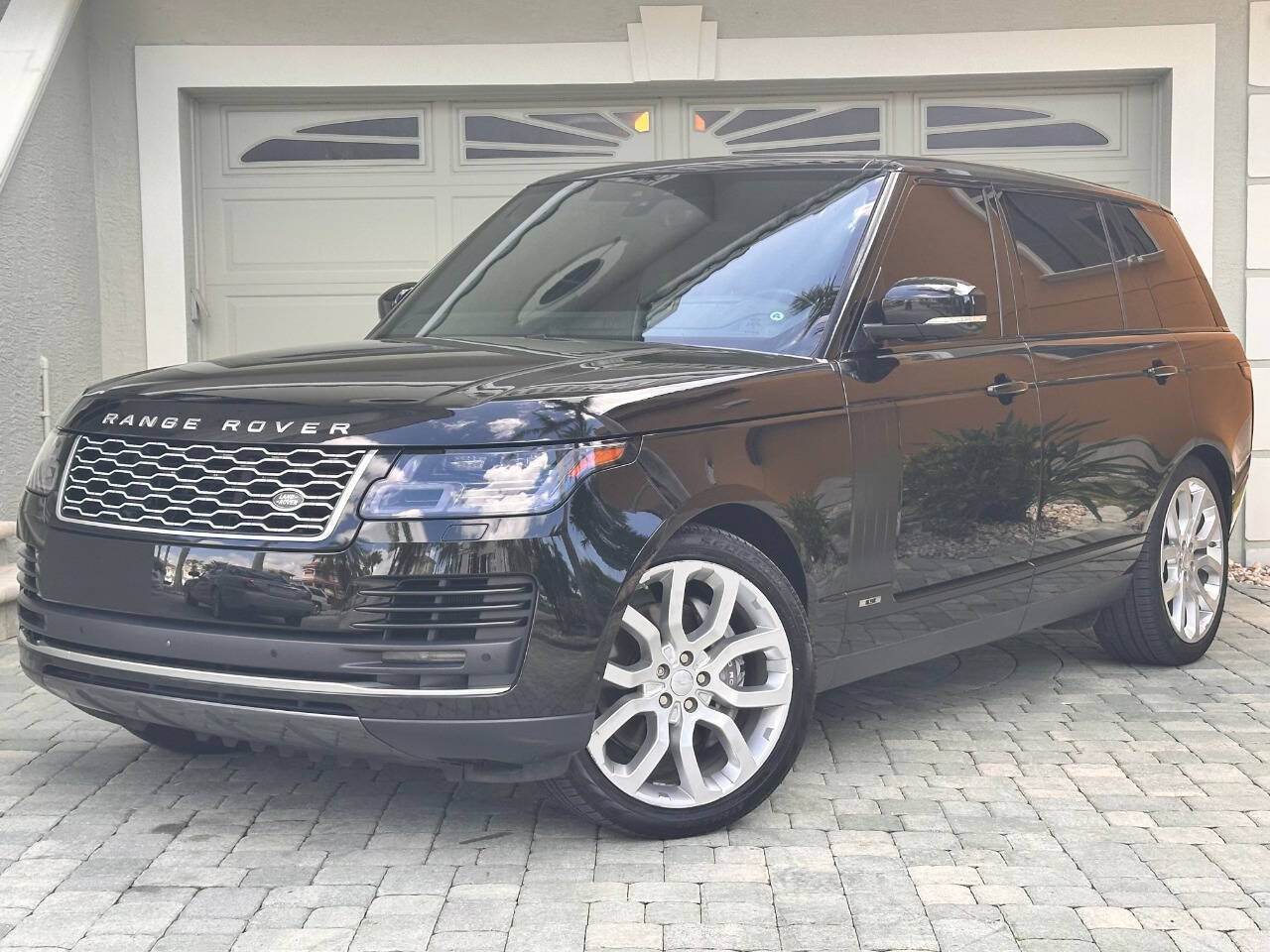 Used 2019 Land Rover Range Rover Long Wheelbase Supercharged image 1