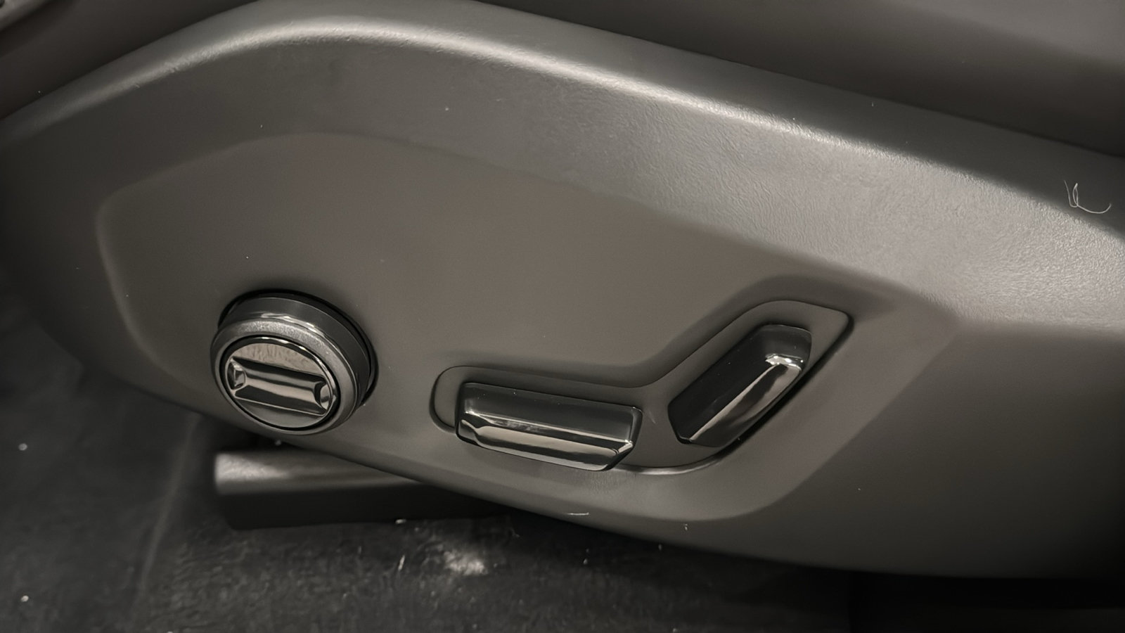 New 2027 Volvo XC60 T8 Plus AWD/4WD image 24