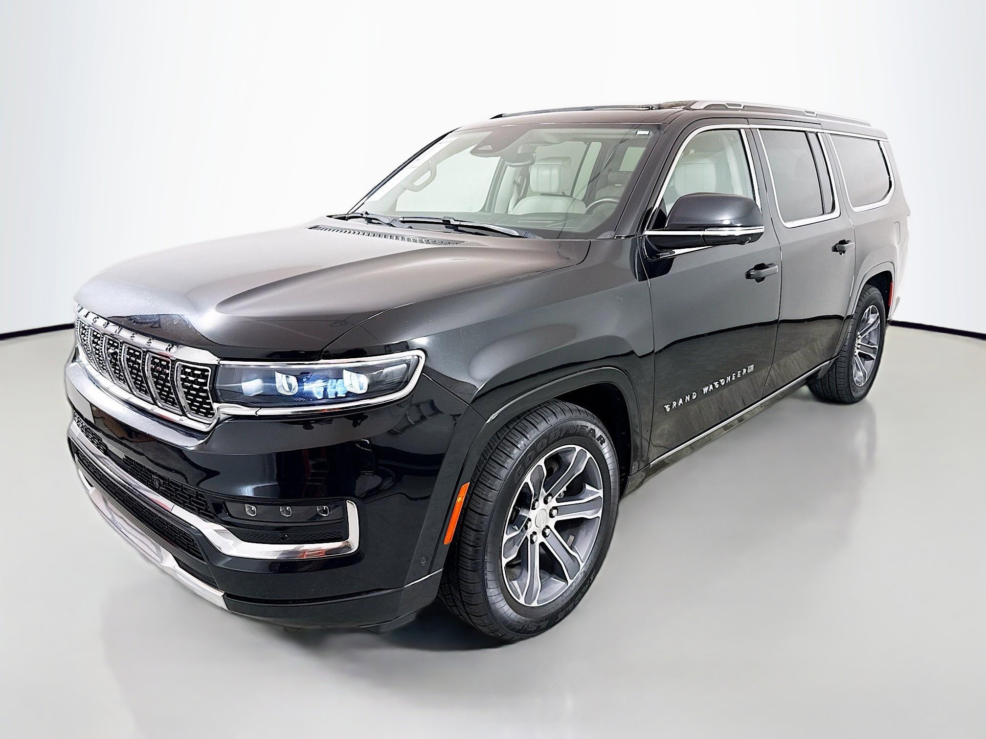 Used 2024 Jeep Grand Wagoneer L 4WD image 3