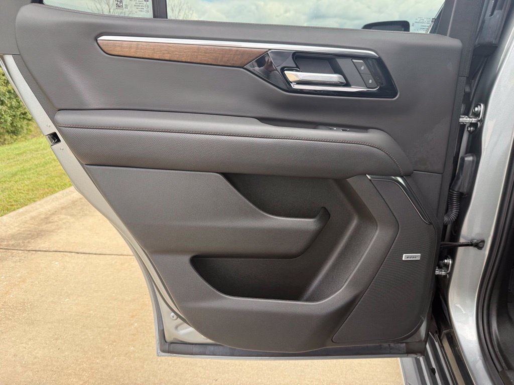 Used 2025 Chevrolet Tahoe High Country AWD/4WD image 15
