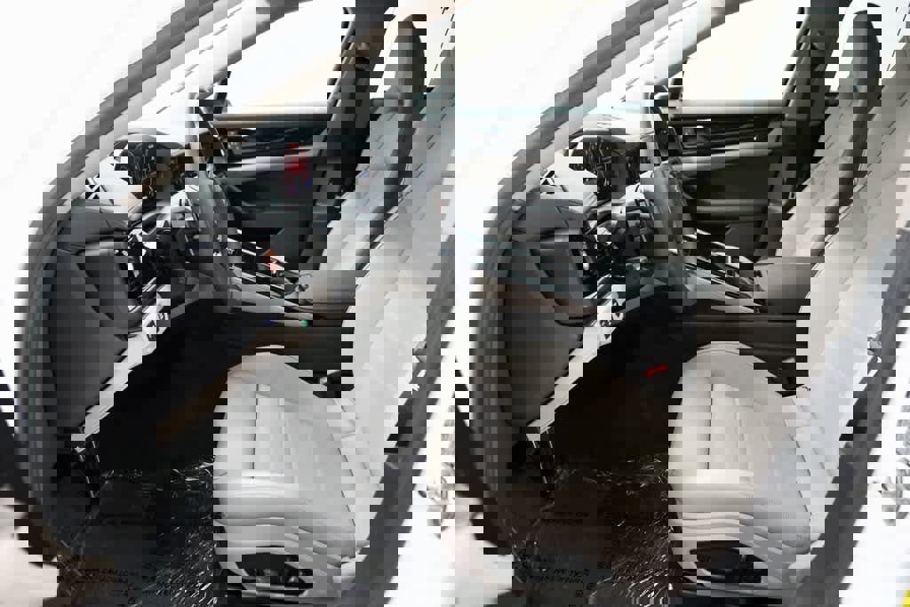 New 2025 Porsche Panamera 4 image 19