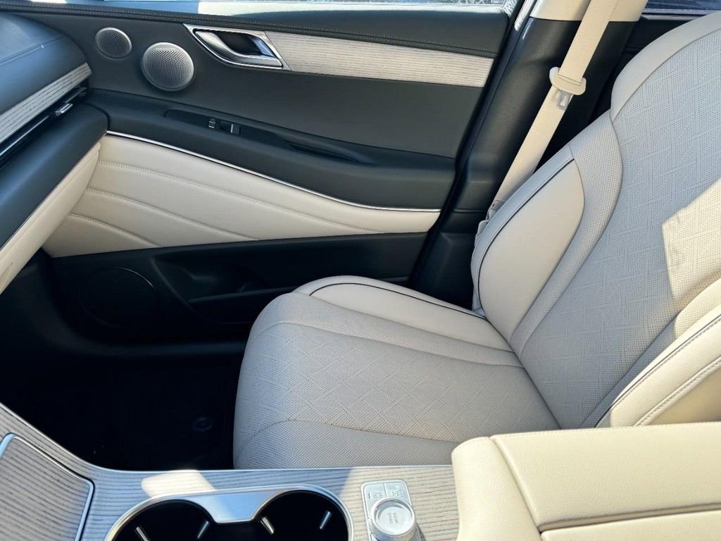 Certified 2025 Genesis GV80 2.5T Prestige image 14