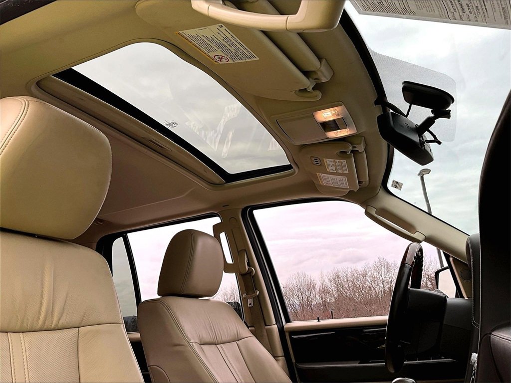 Used 2017 Lincoln Navigator Reserve image 18