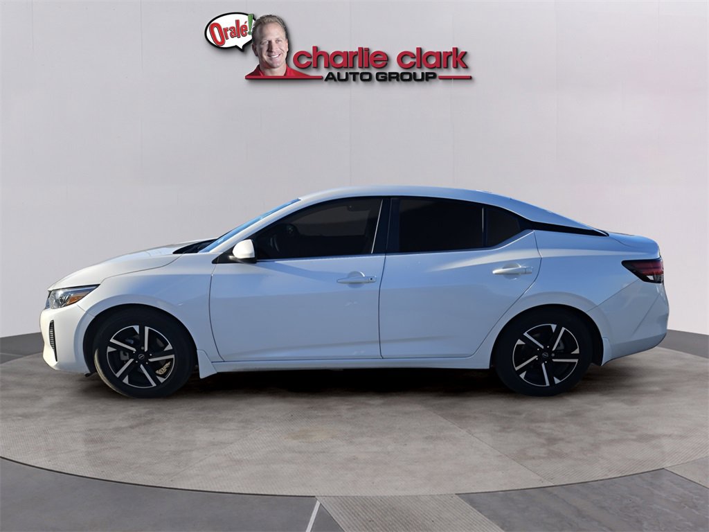 Used 2024 Nissan Sentra SV image 3