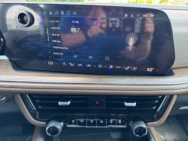 Used 2025 Chevrolet Tahoe High Country AWD/4WD image 19
