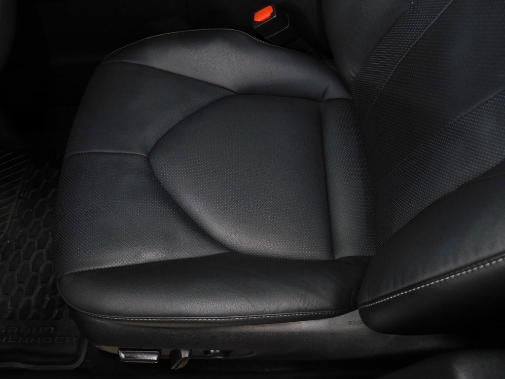 Used 2024 Toyota Grand Highlander Limited image 35