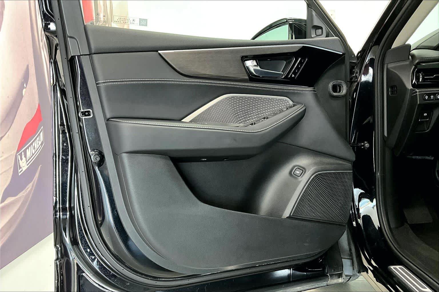 Used 2023 Acura MDX SH-AWD w/ Advance Package image 26