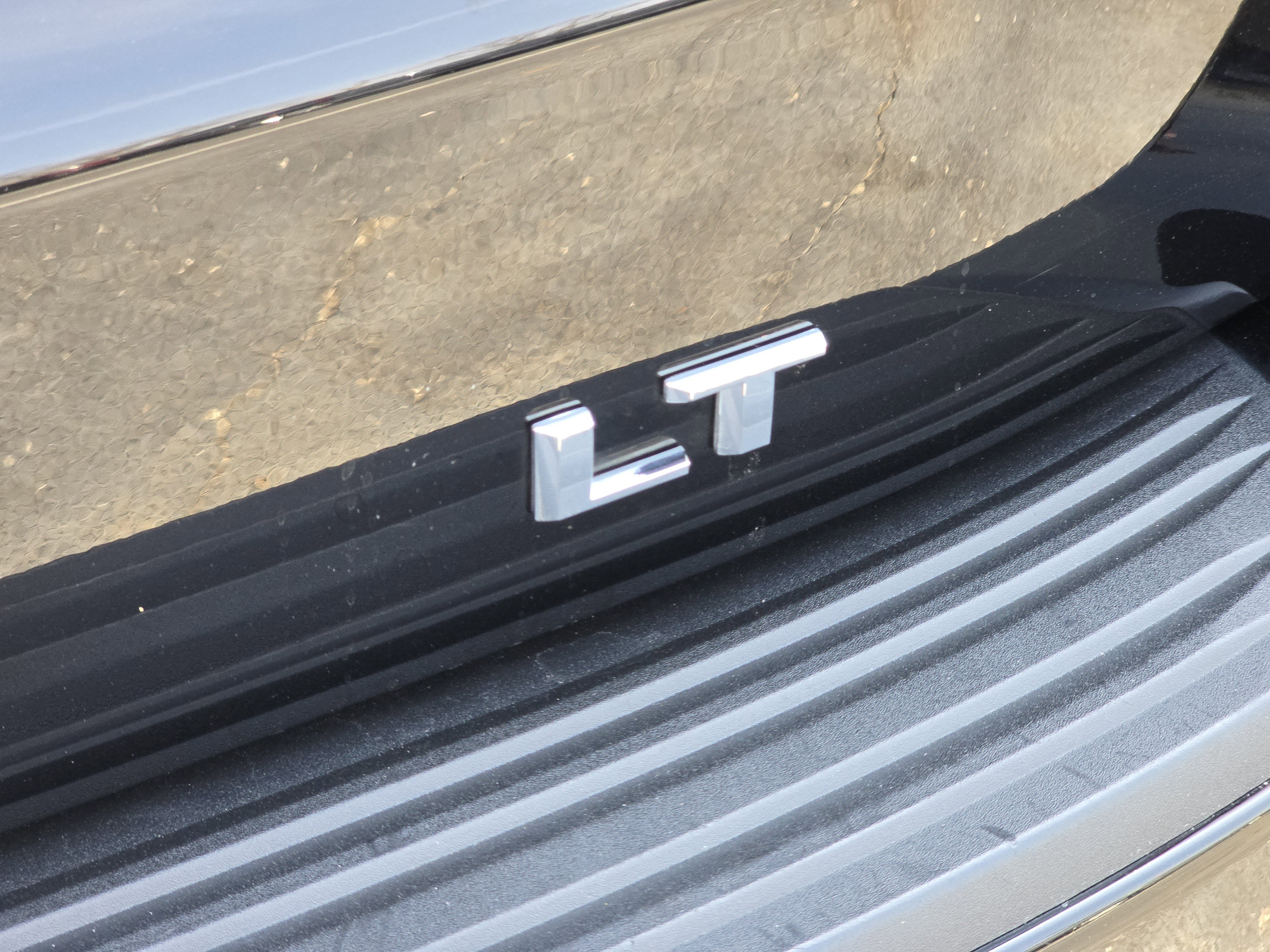 Used 2024 Chevrolet Suburban LT AWD/4WD image 23