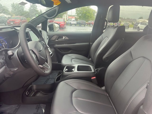 New 2026 Chrysler Pacifica Select image 5