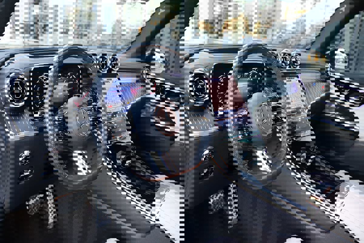 Used 2024 Mercedes-Benz GLC 300 4MATIC w/ AMG Line image 13