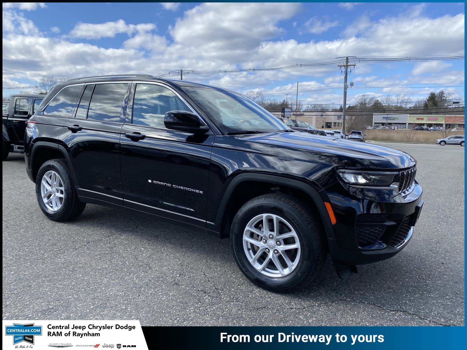 Certified 2023 Jeep Grand Cherokee Laredo X image 1