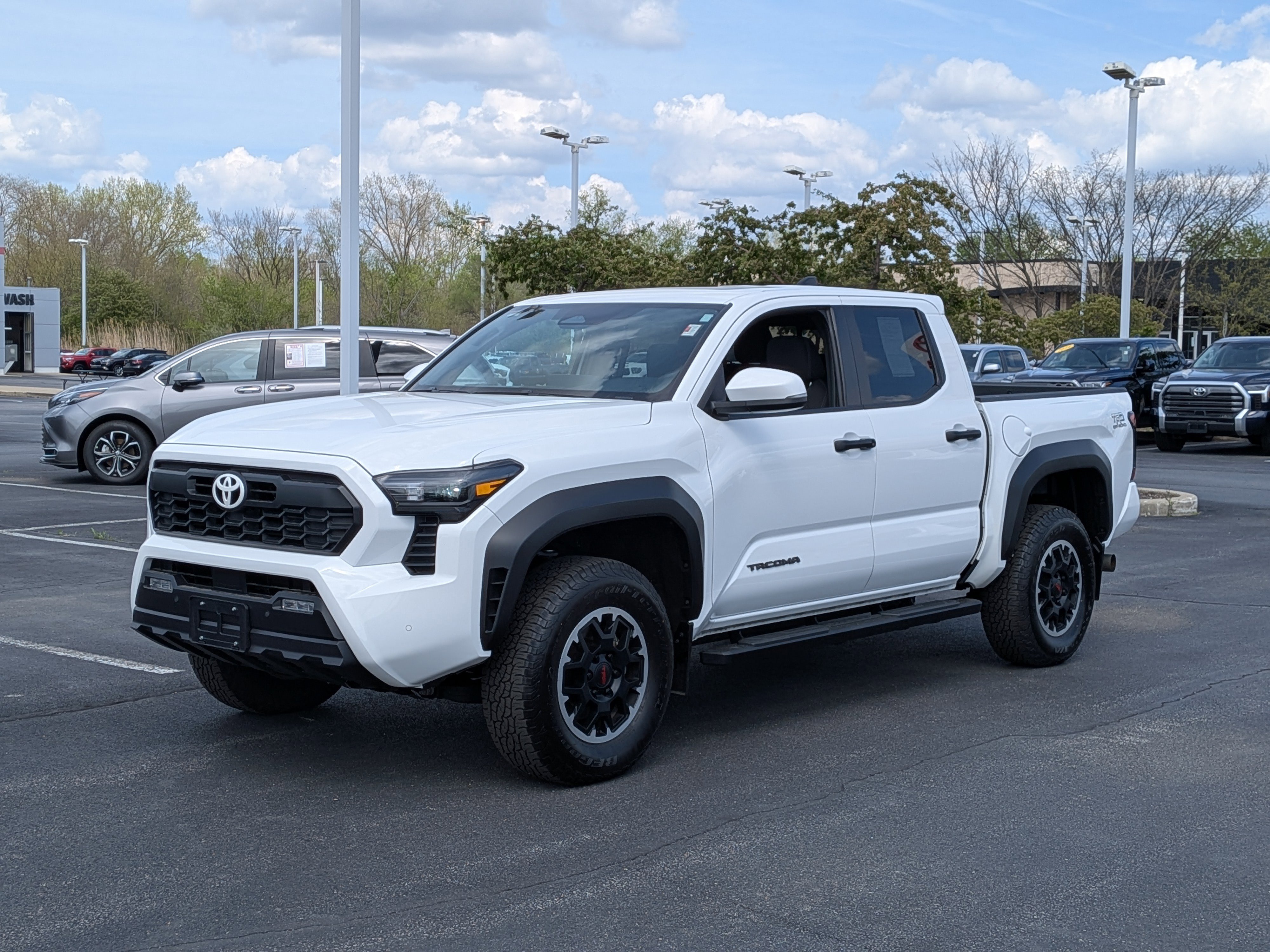 Used 2024 Toyota Tacoma TRD Off-Road w/ TRD Off Road Upgrade Package AWD/4WD image 4