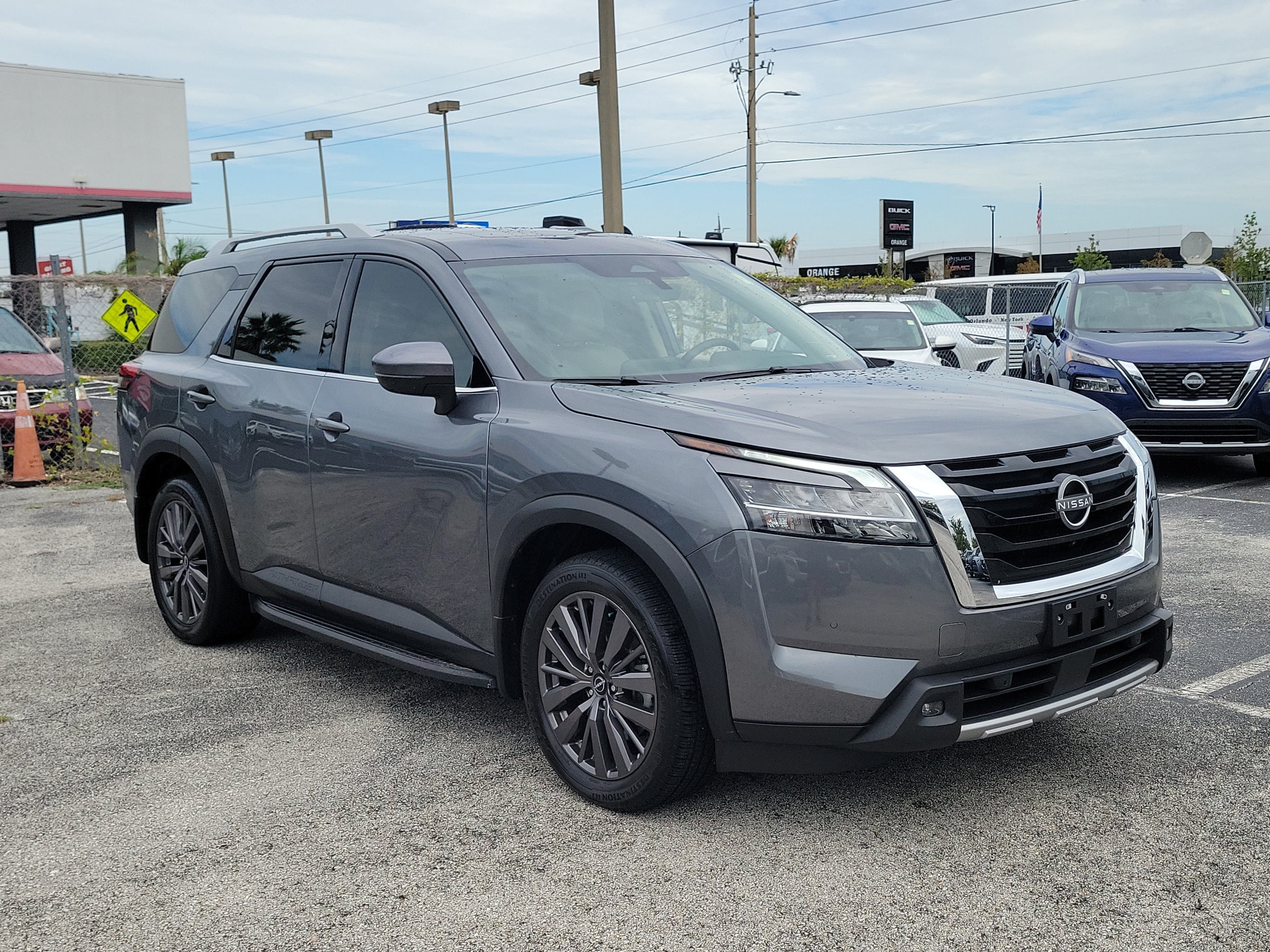 Certified 2024 Nissan Pathfinder SL w/ SL Premium Package FWD image 3