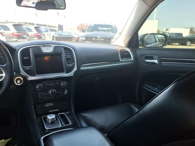 Used 2018 Chrysler 300 Limited AWD/4WD image 13