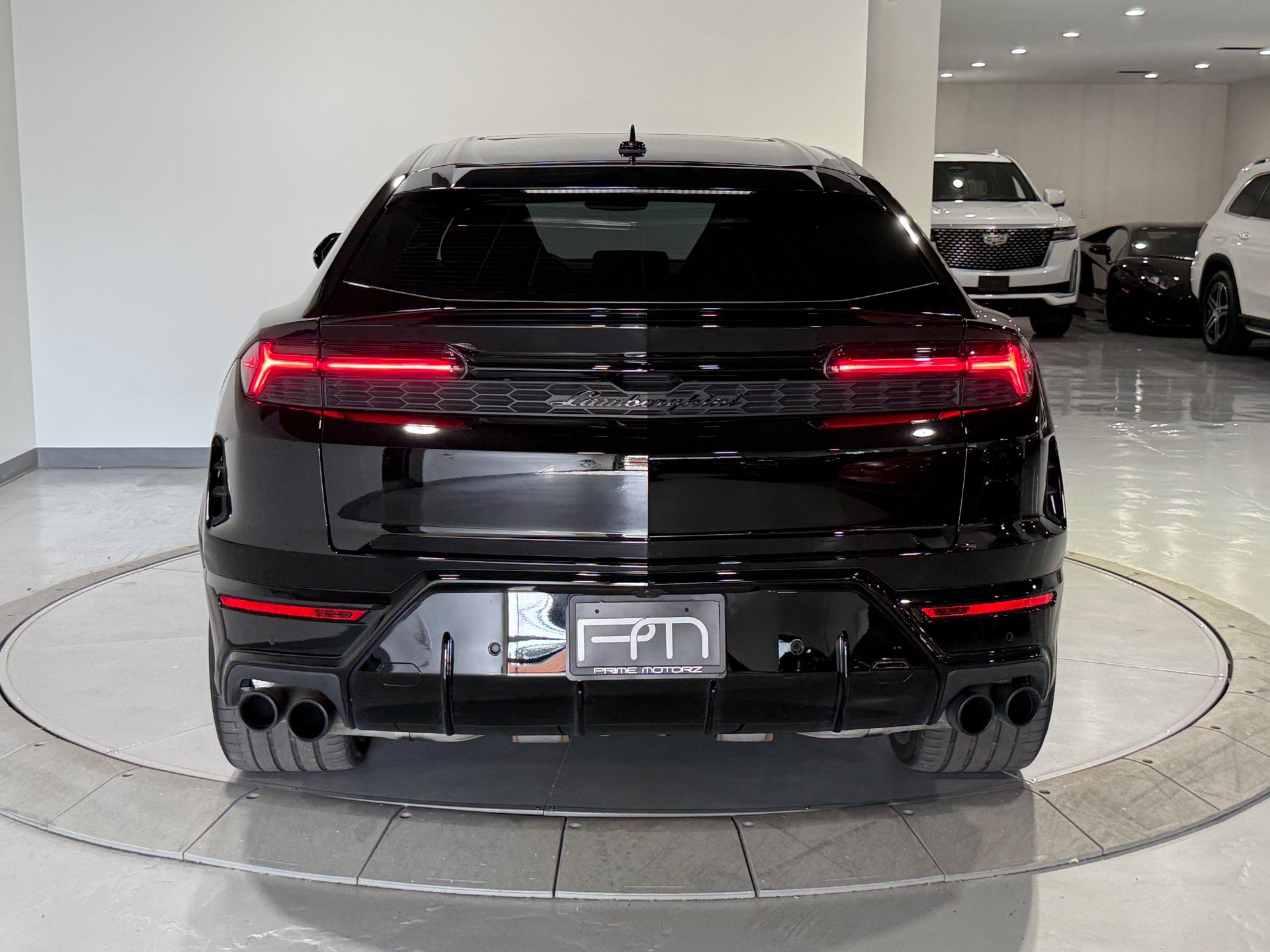 Used 2025 Lamborghini Urus SE AWD/4WD image 16