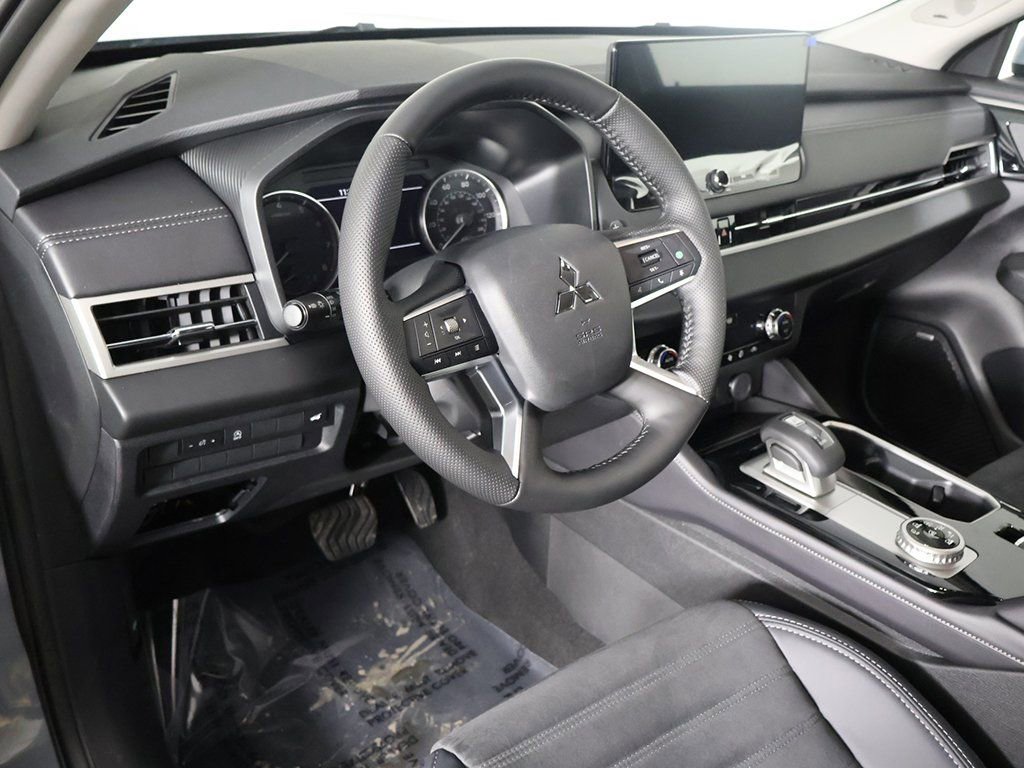 New 2026 Mitsubishi Outlander SE image 29