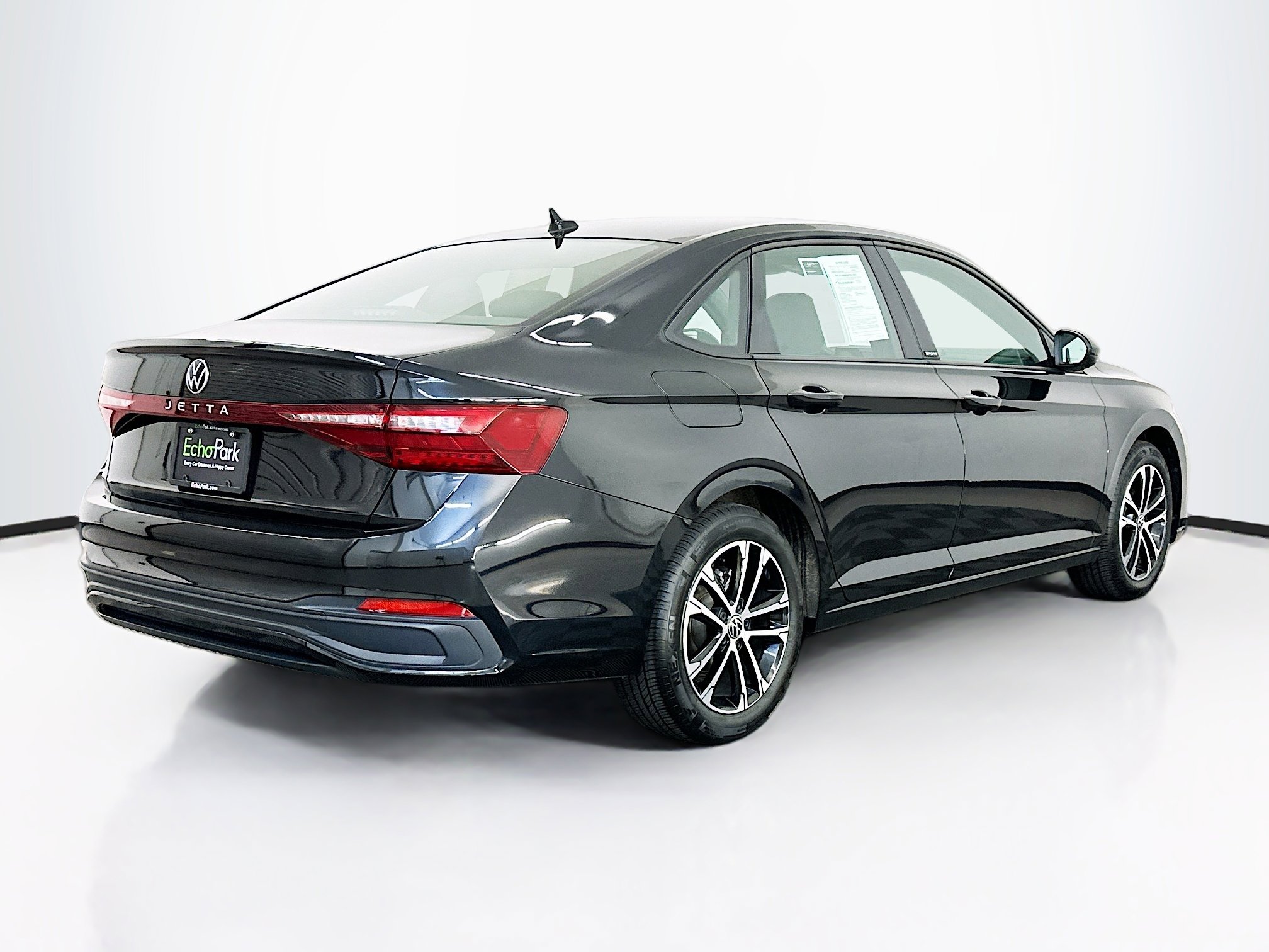 Used 2025 Volkswagen Jetta Sport image 9