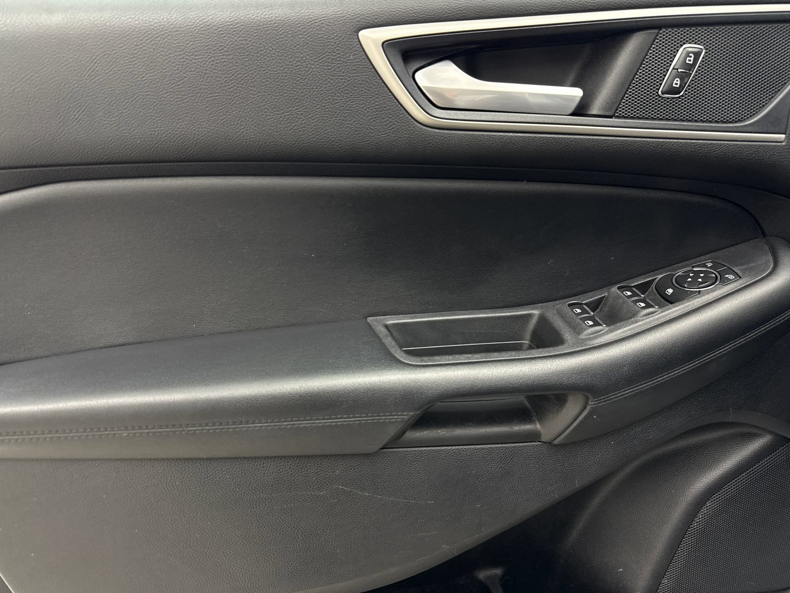 Used 2021 Ford Edge SEL AWD/4WD image 34