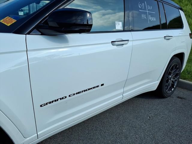 Used 2025 Jeep Grand Cherokee L Summit AWD/4WD image 5