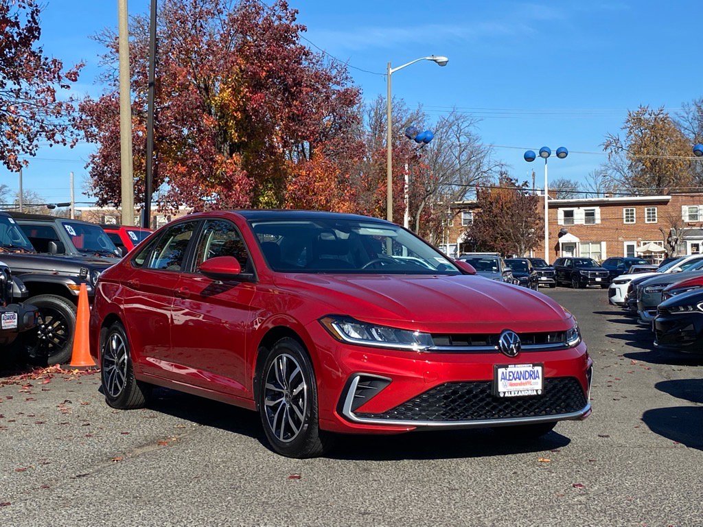 Certified 2025 Volkswagen Jetta SE w/ Sunroof Package