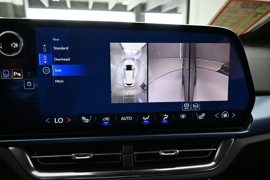 Used 2026 Chevrolet Equinox EV LT FWD image 23