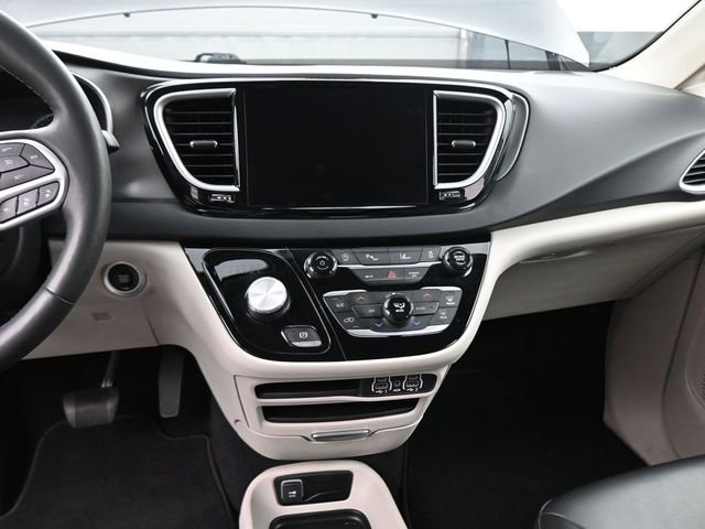Used 2023 Chrysler Pacifica Touring-L image 22