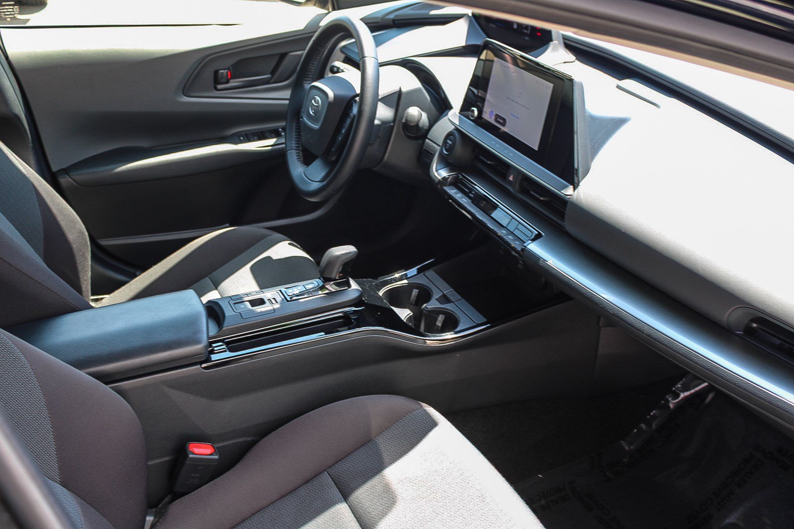 Certified 2025 Toyota Prius LE AWD/4WD image 18