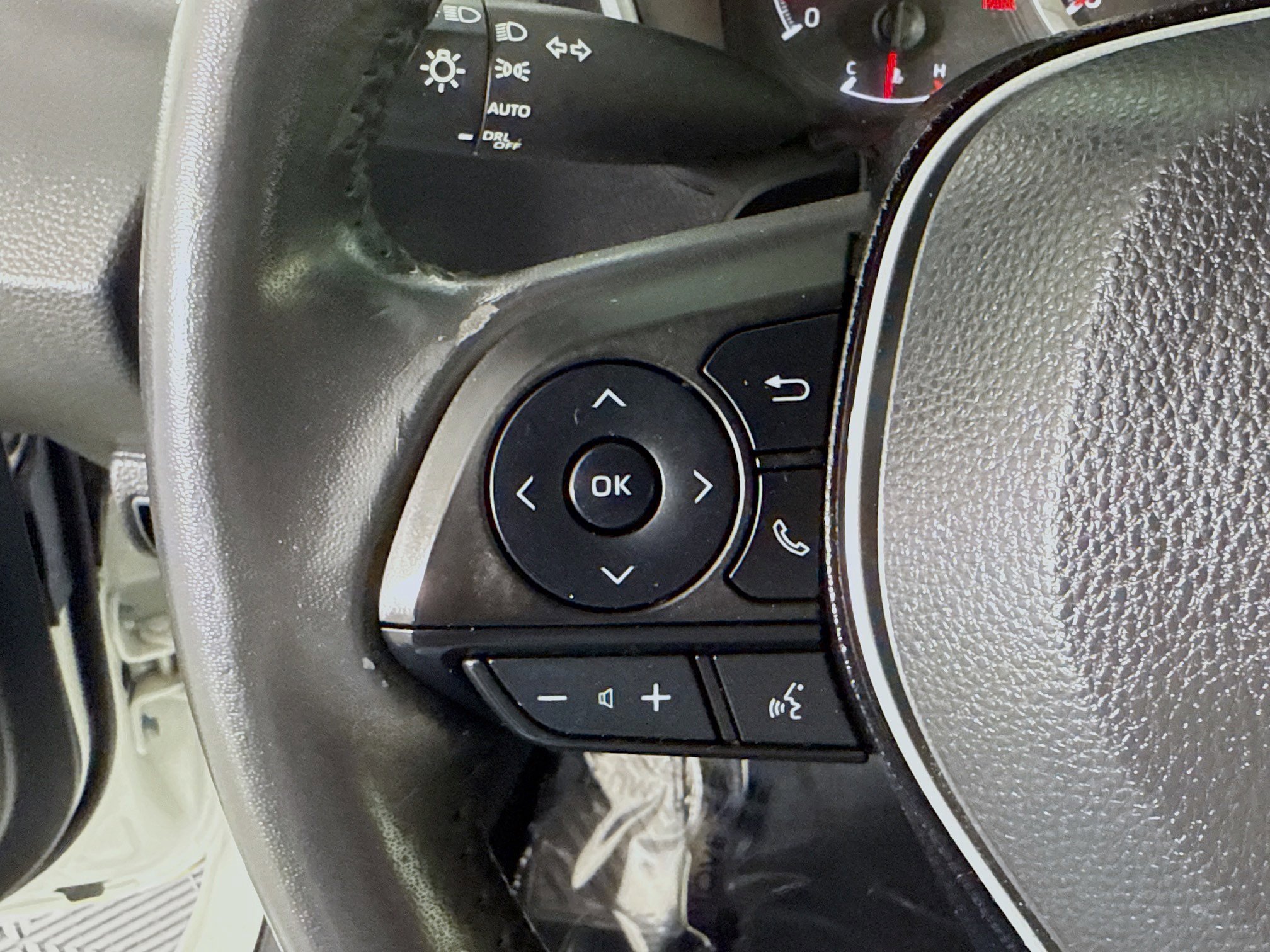 Used 2020 Toyota Corolla SE w/ Carpet Mat Package image 14