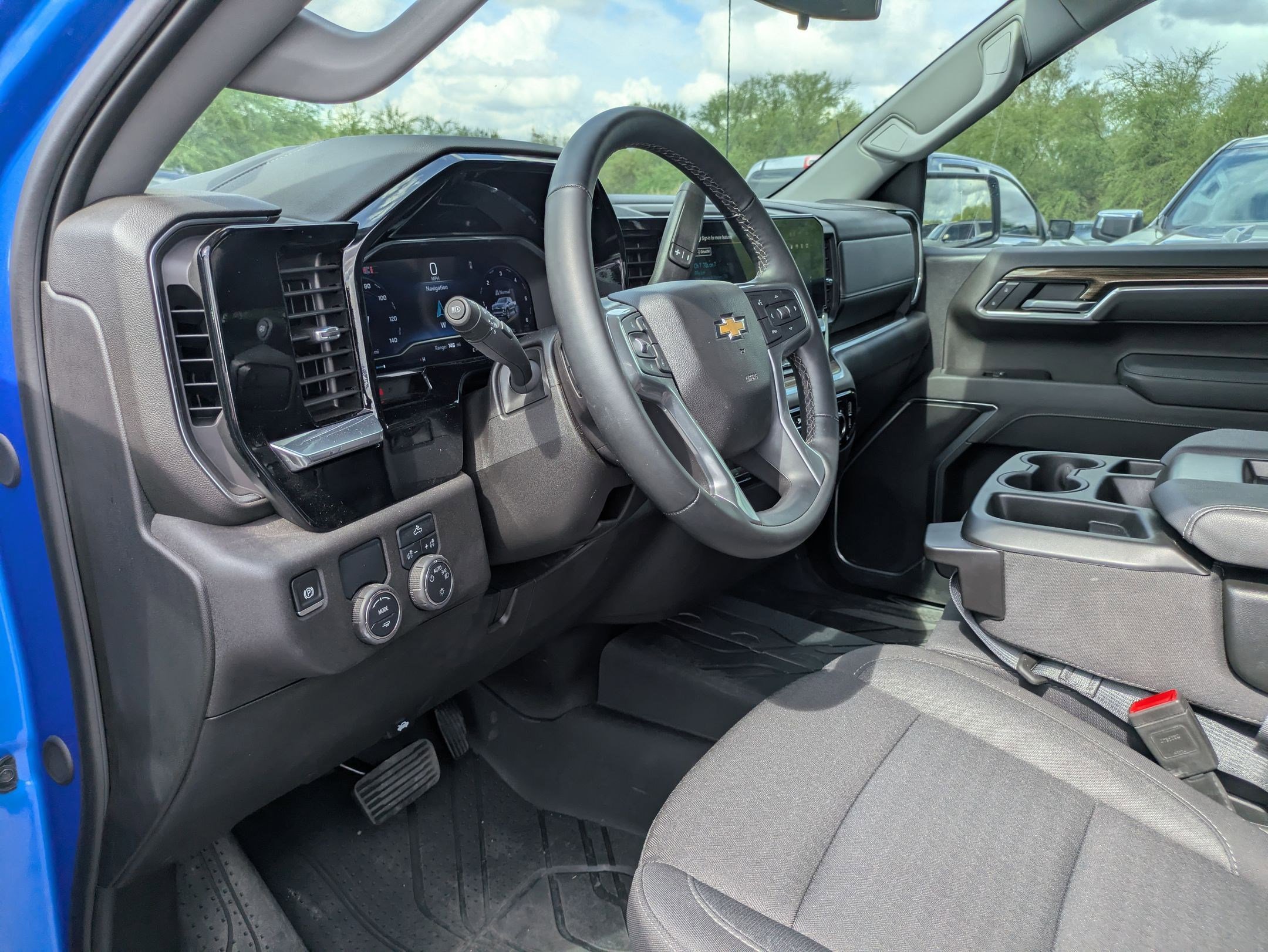 Used 2025 Chevrolet Silverado 1500 LT image 9