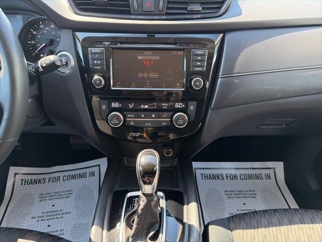 Used 2018 Nissan Rogue SV AWD/4WD image 22