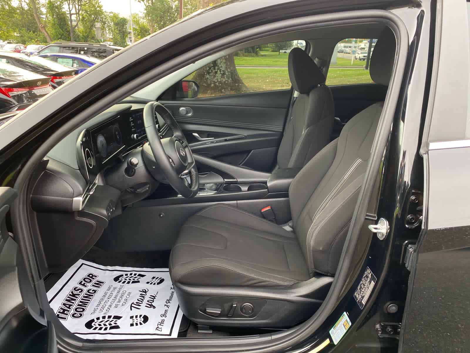 Used 2022 Hyundai Elantra SEL w/ Convenience + Premium Package image 11