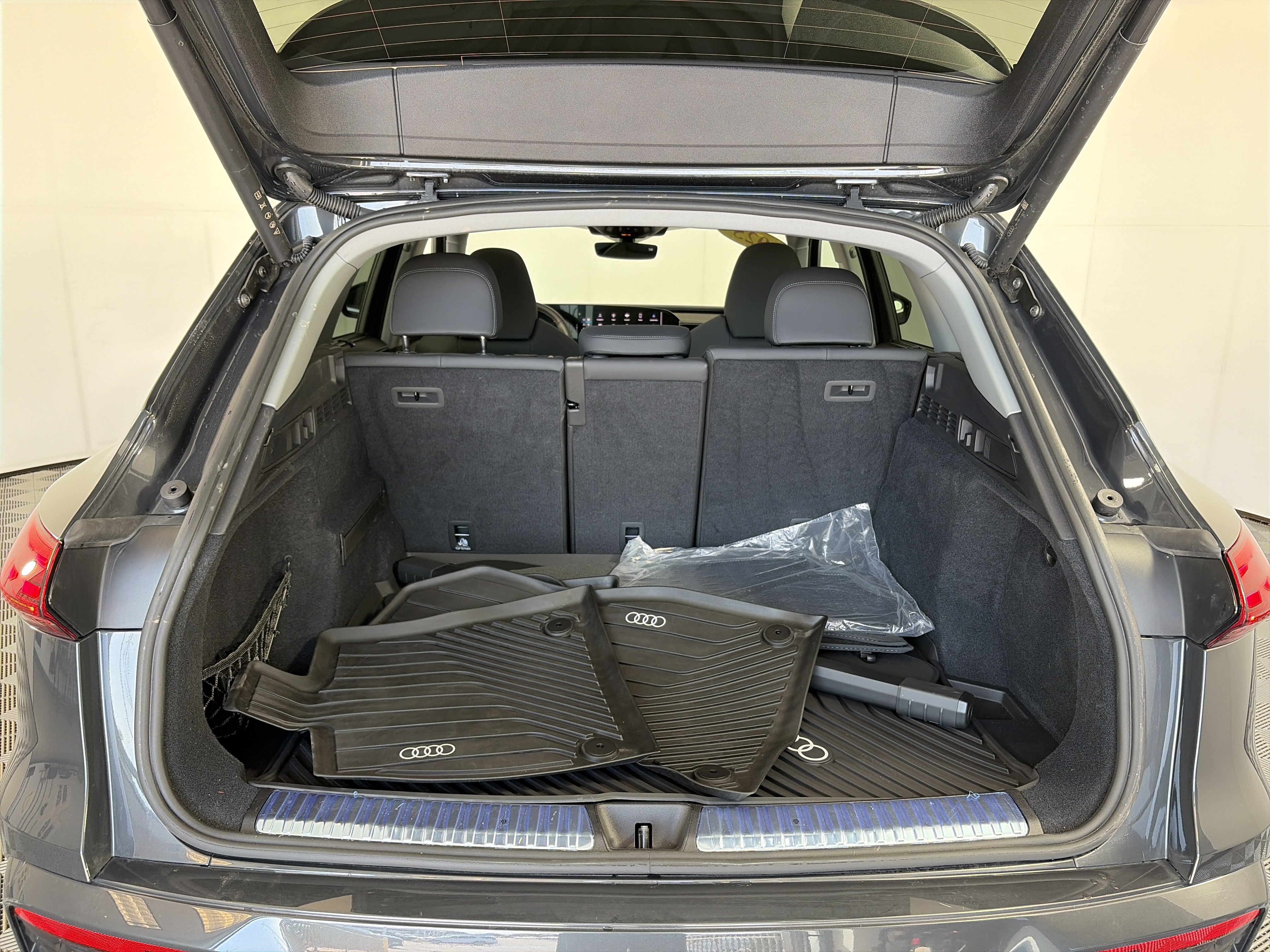 Used 2025 Audi Q5 Premium Plus w/ Premium Plus AWD/4WD image 14