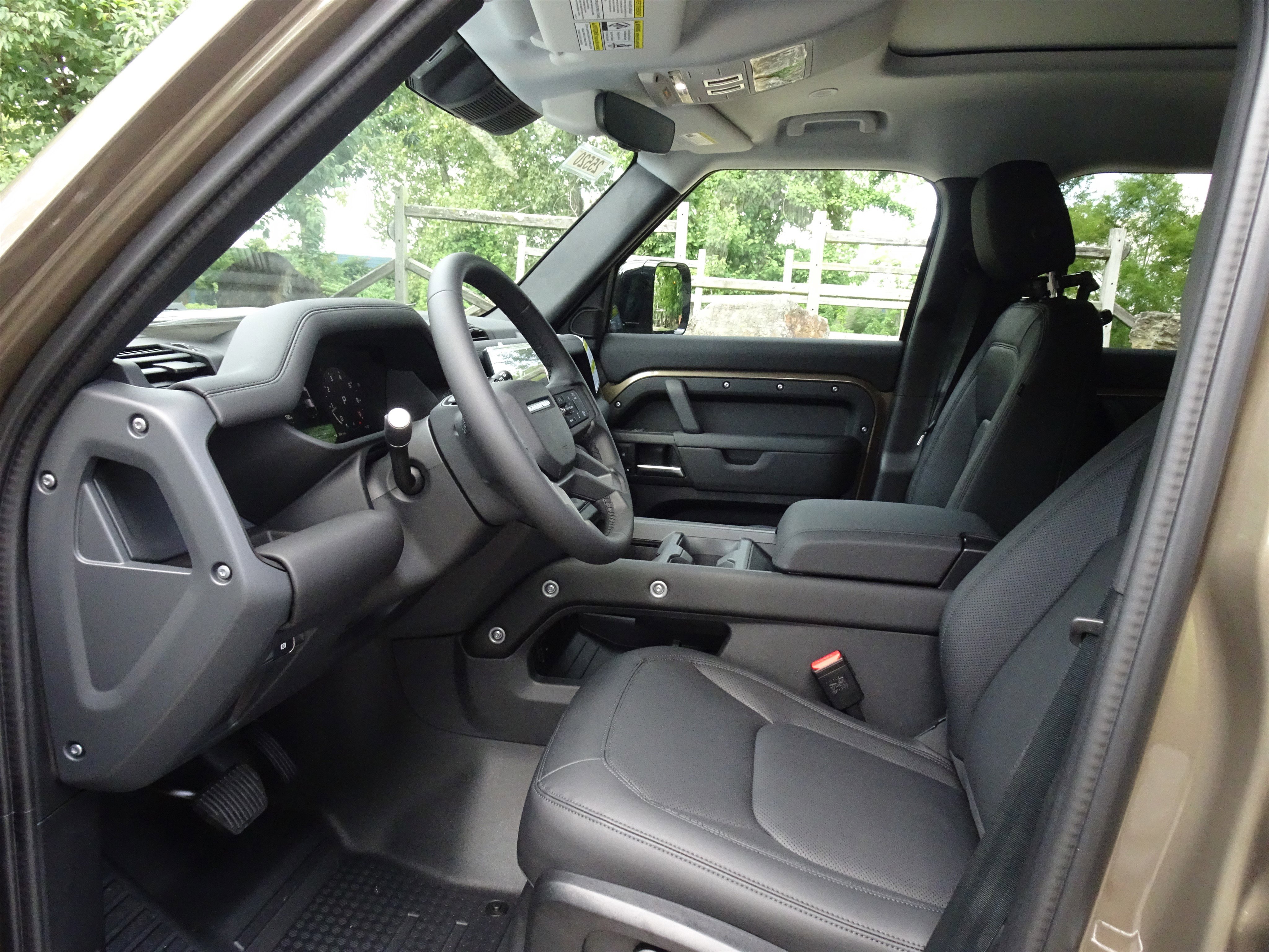 New 2025 Land Rover Defender 110 S image 2