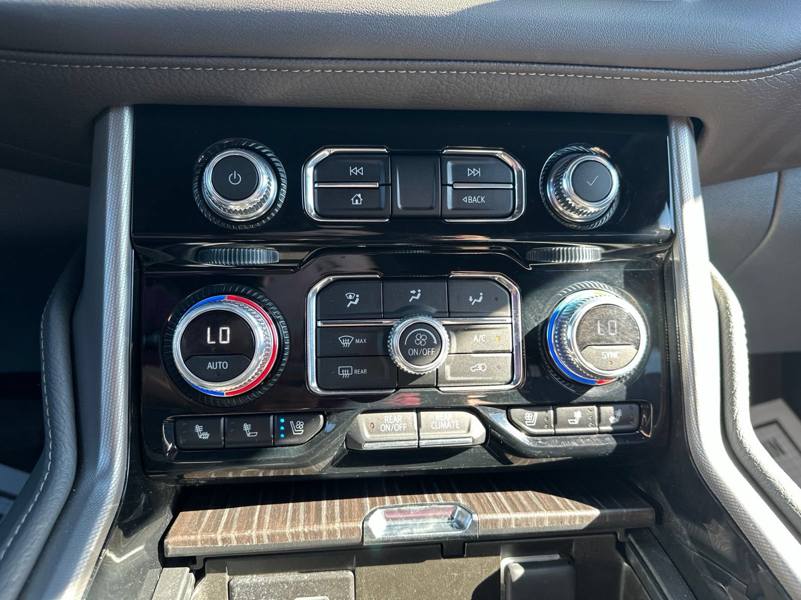 Used 2024 GMC Yukon XL Denali AWD/4WD image 81