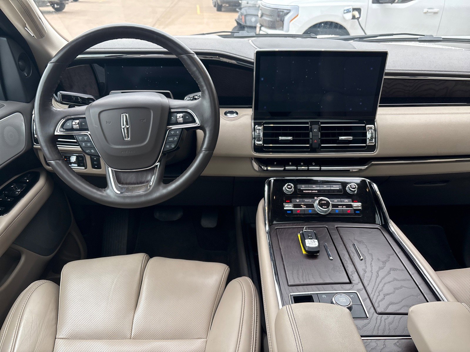 Used 2022 Lincoln Navigator L Reserve AWD/4WD image 6