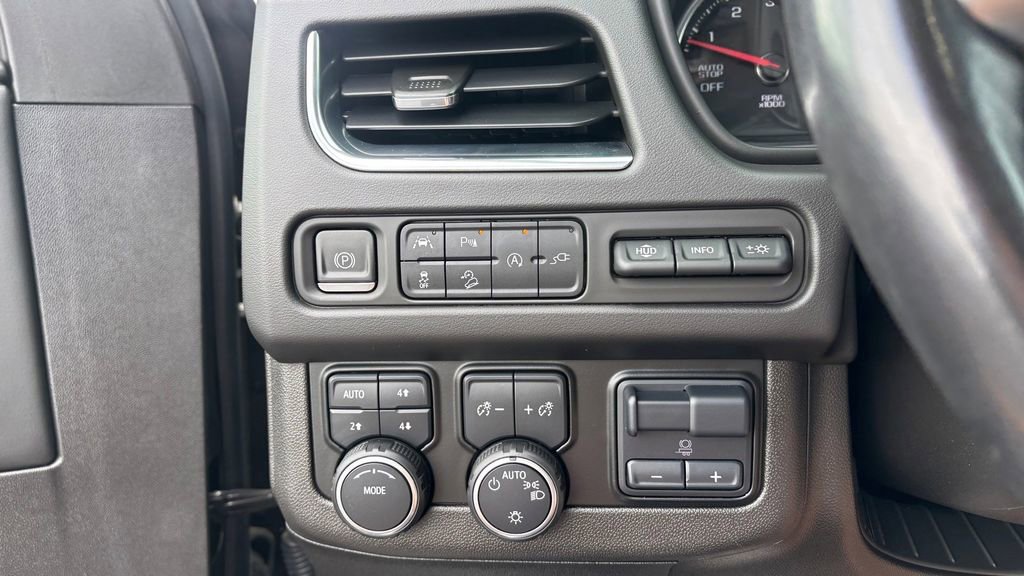 Used 2021 Chevrolet Suburban Premier w/ Premium Package AWD/4WD image 20