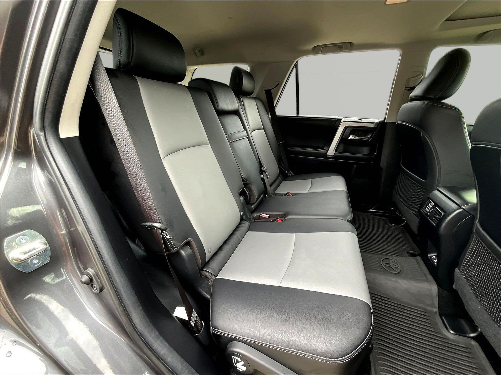 Used 2022 Toyota 4Runner SR5 Premium w/ Moonroof Package AWD/4WD image 25