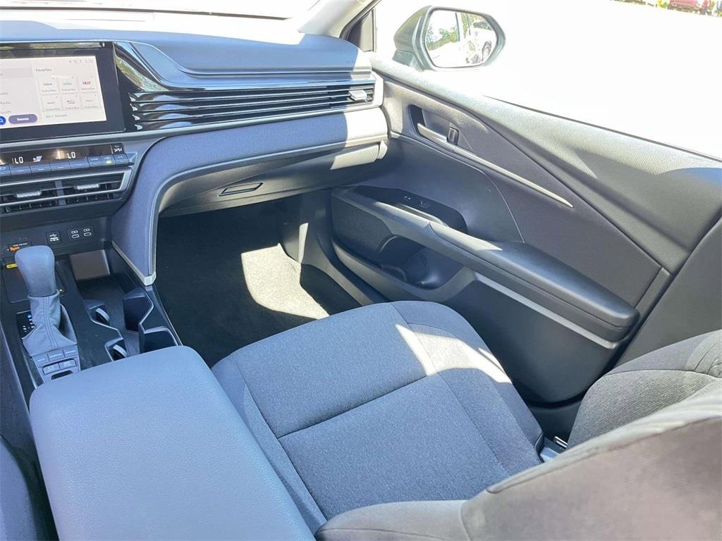 Used 2025 Toyota Camry LE image 29